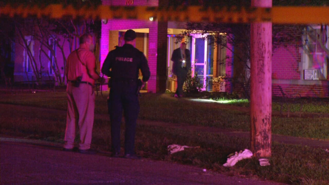 LMPD investigating 2 separate shooting incidents that left 1 critical, 1 injured